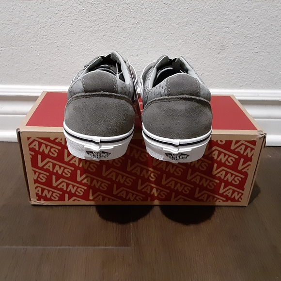 Vans - Picture 3 of 4